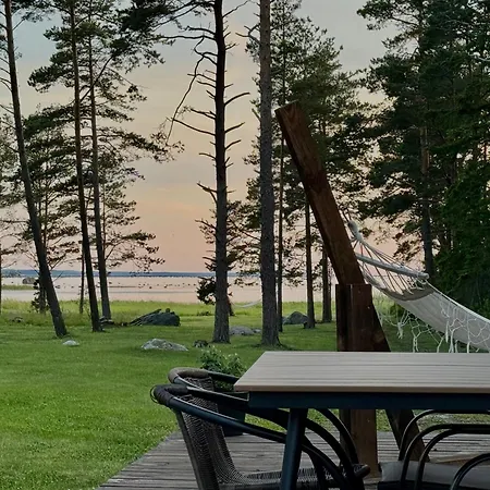 Maennikumereaeaere With Sea View And Private Lägenhet *
