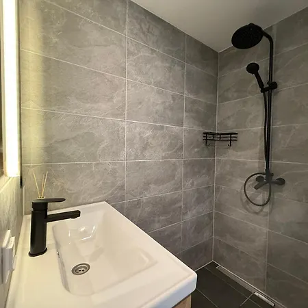 Maennikumereaeaere With Sea View And Private