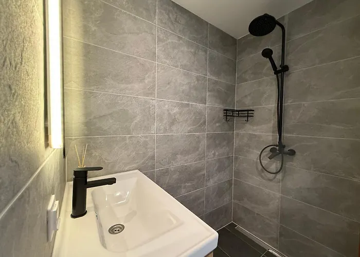 Maennikumereaeaere With Sea View And Private